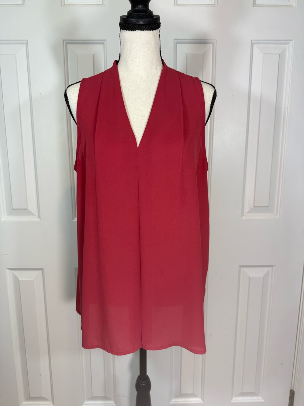 Violet & Claire Sleeveless V-Neck Chiffon Tunic in muted Red-Coral